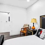 Stunning Tacony 2Bd - Private Parking