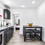 Stunning Tacony 2Bd - Private Parking