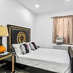 Stunning Tacony 2Bd - Private Parking