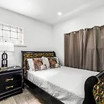 Stunning Tacony 2Bd - Private Parking