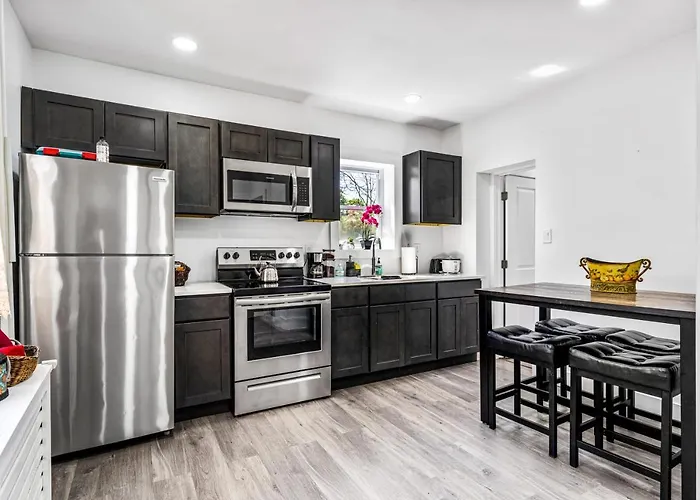 Stunning Tacony 2Bd - Private Parking