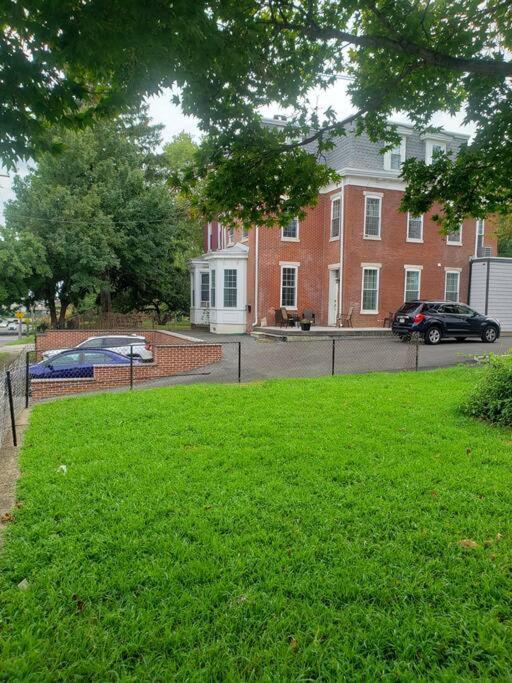 Stunning Tacony 2bd - Private Parking Apartment *