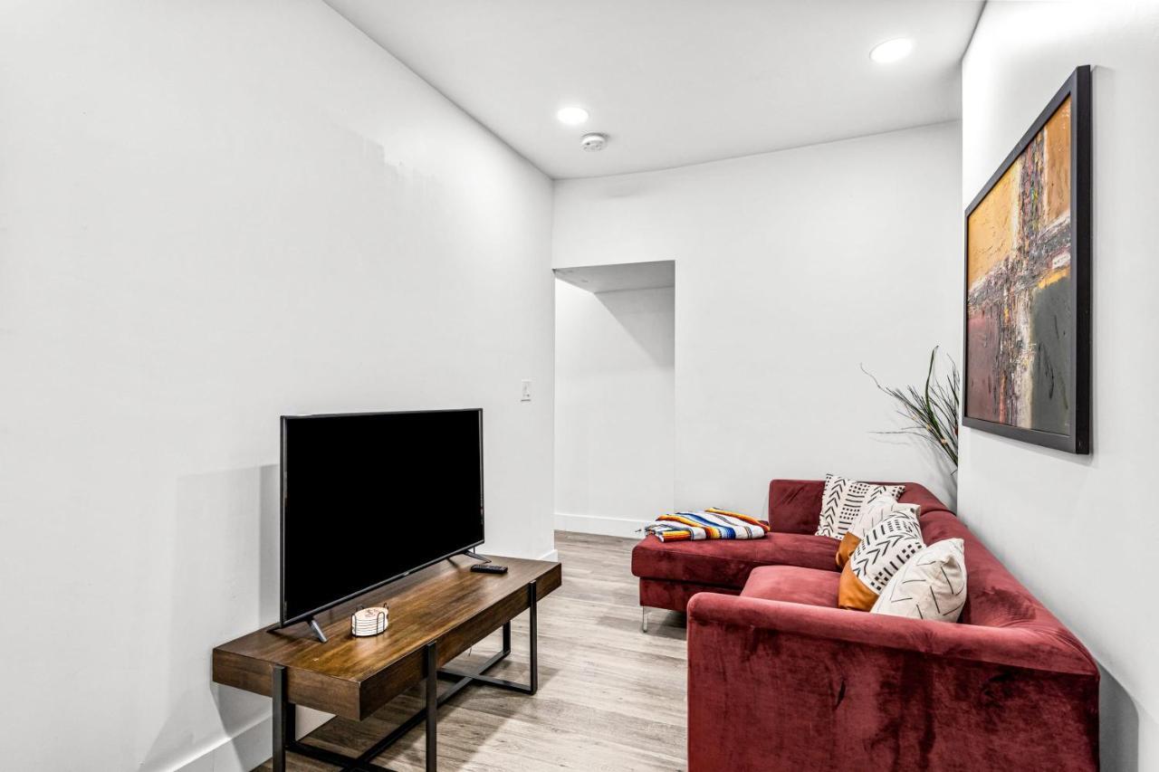 Stunning Tacony 2bd - Private Parking