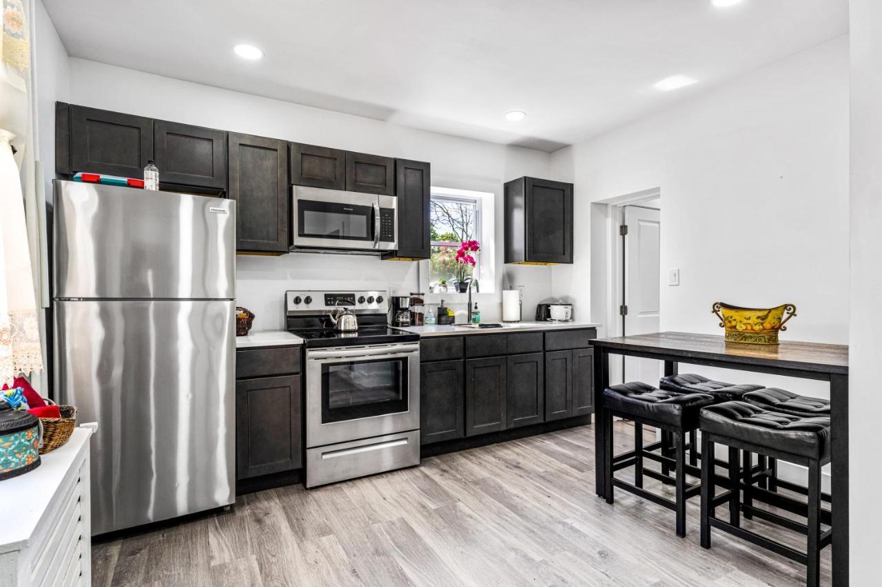 Apartment Stunning Tacony 2bd - Private Parking *