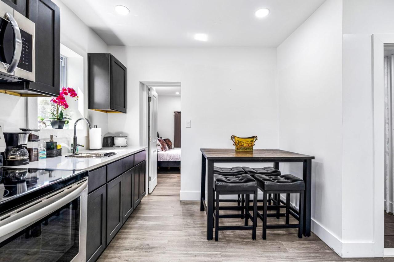 Stunning Tacony 2bd - Private Parking