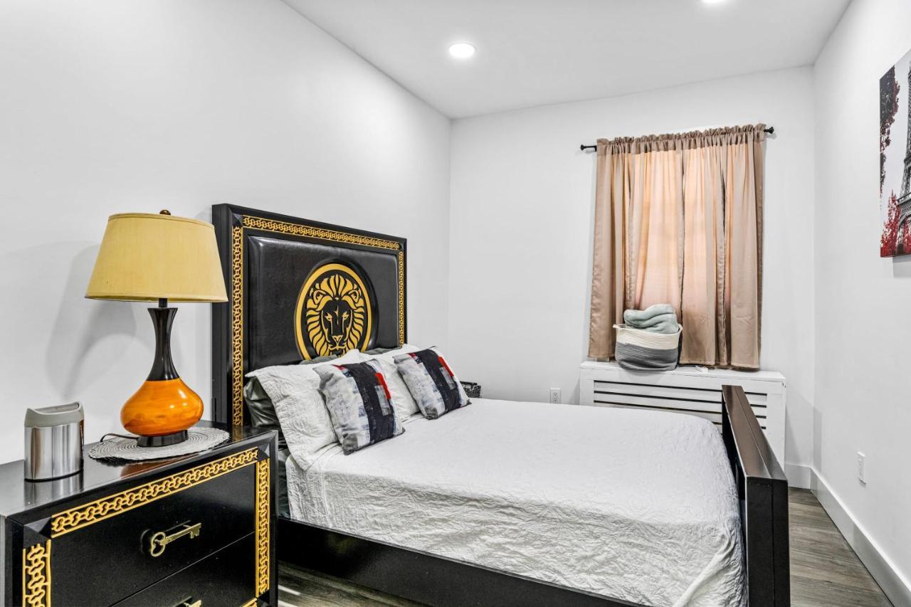Stunning Tacony 2bd - Private Parking Philadelphia