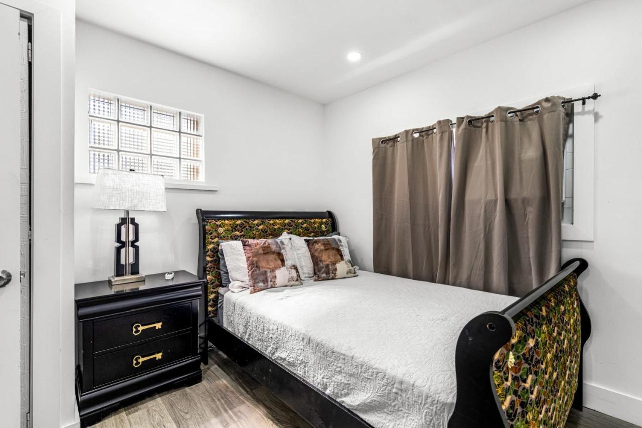 Stunning Tacony 2bd - Private Parking Apartment