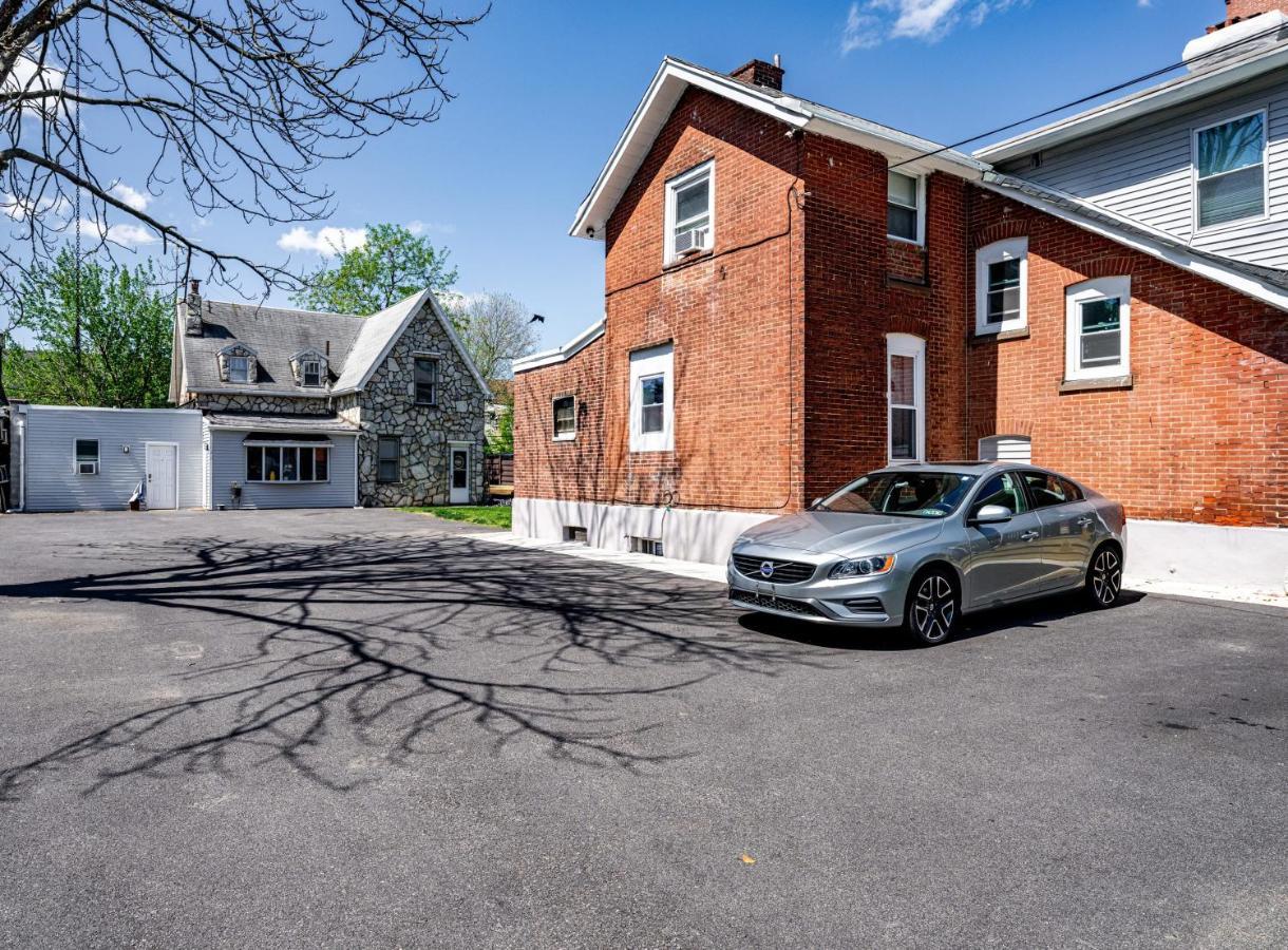 Stunning Tacony 2bd - Private Parking *