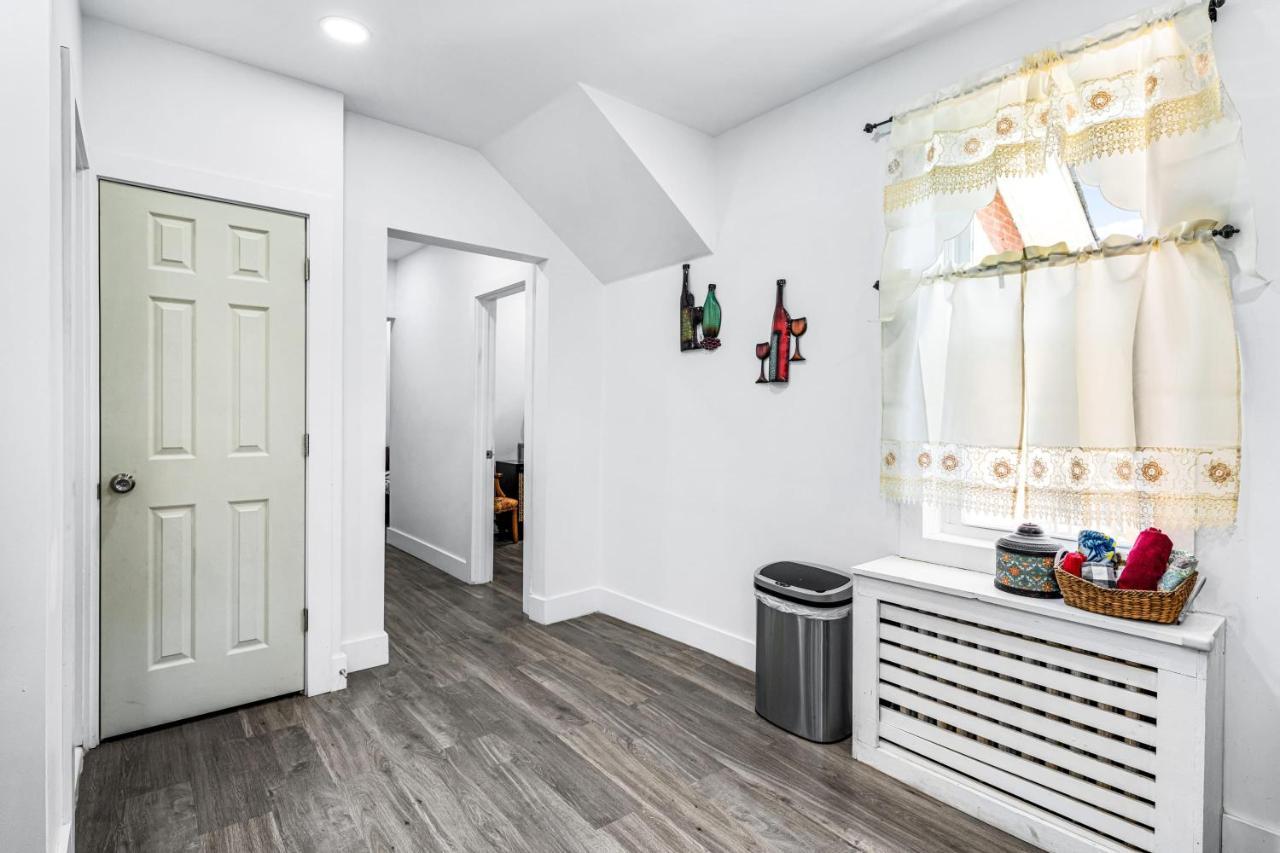 Stunning Tacony 2bd - Private Parking Apartment Philadelphia